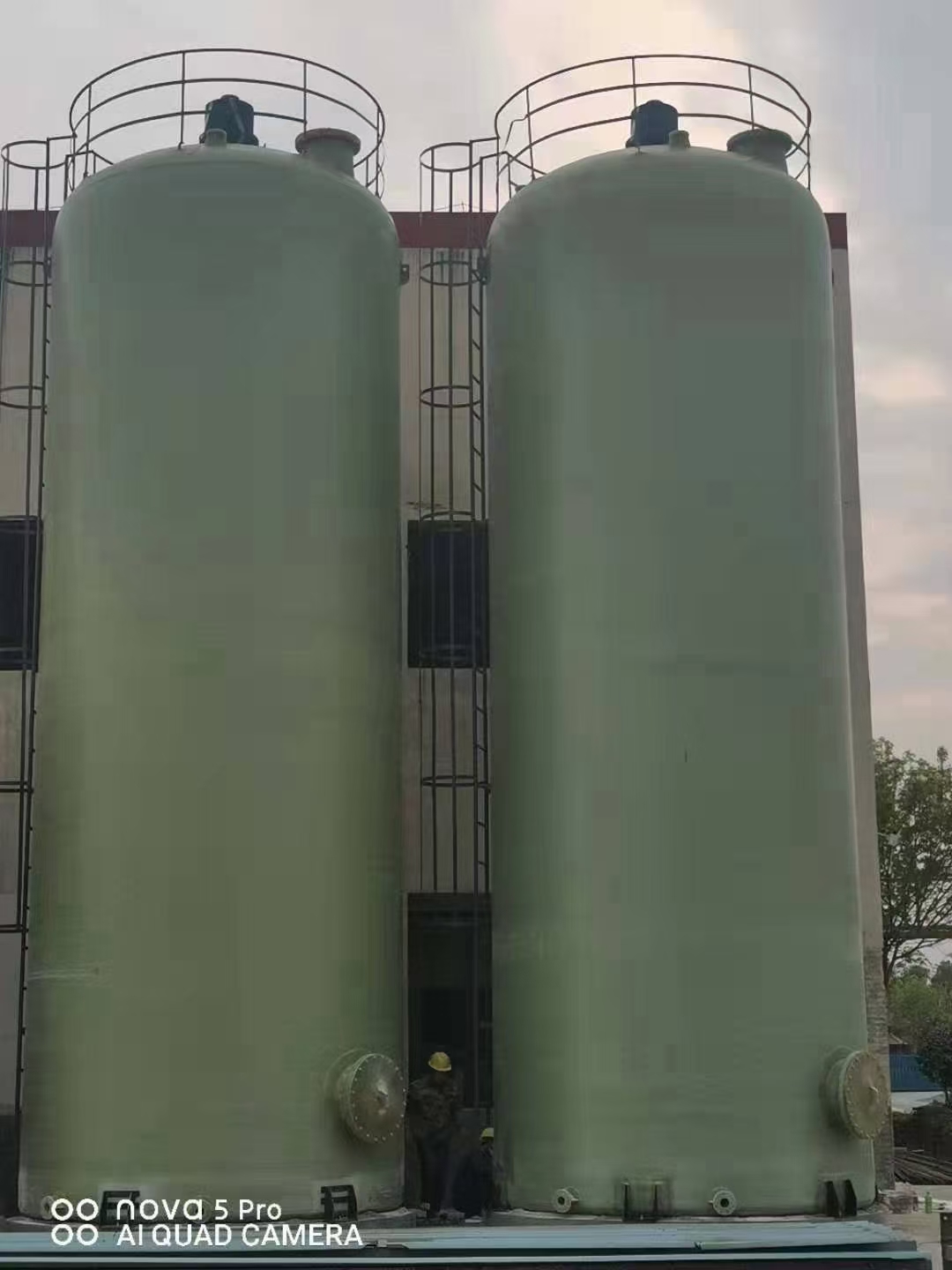 正規玻璃鋼儲罐廠家與產品性能對比分析